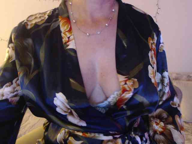 goodSnowQueen webcam