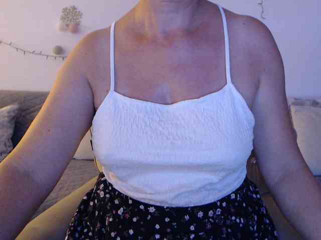 goodSnowQueen webcam