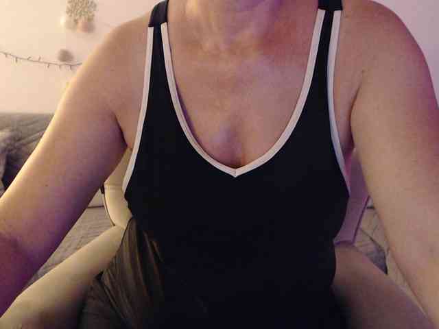 goodSnowQueen webcam