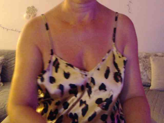 goodSnowQueen webcam
