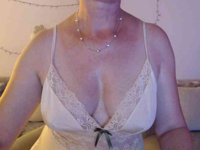 goodSnowQueen webcam