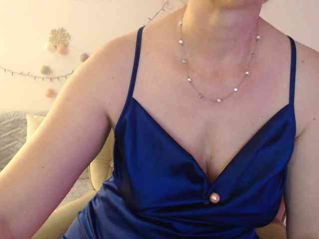 goodSnowQueen webcam