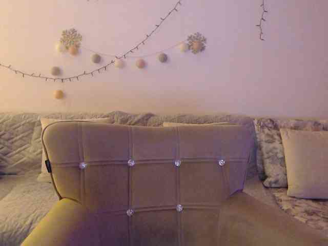 goodSnowQueen webcam