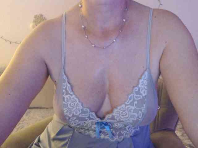 goodSnowQueen Live Webcam on BongaCams