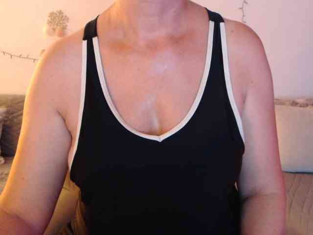 goodSnowQueen webcam