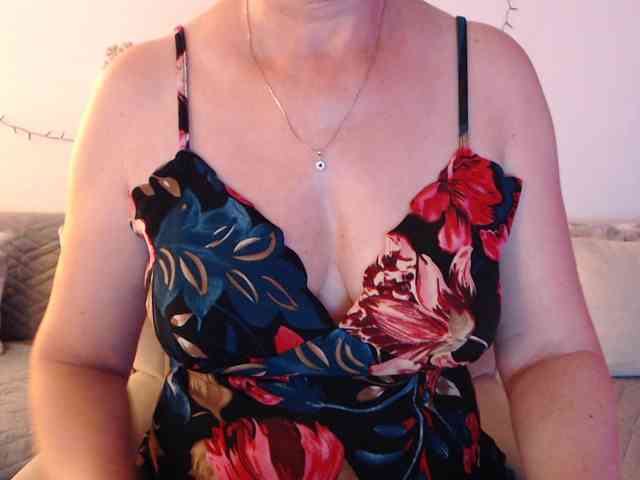 goodSnowQueen webcam