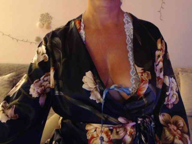 goodSnowQueen webcam