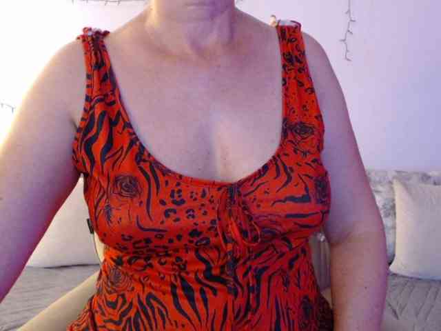 goodSnowQueen webcam