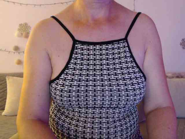 goodSnowQueen webcam