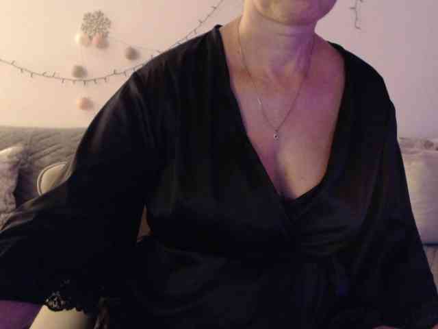 goodSnowQueen webcam