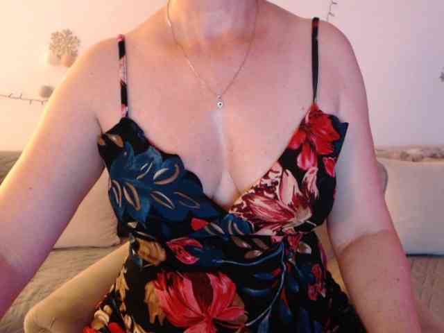 goodSnowQueen webcam