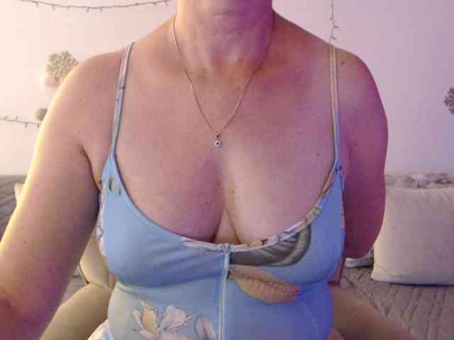 goodSnowQueen webcam