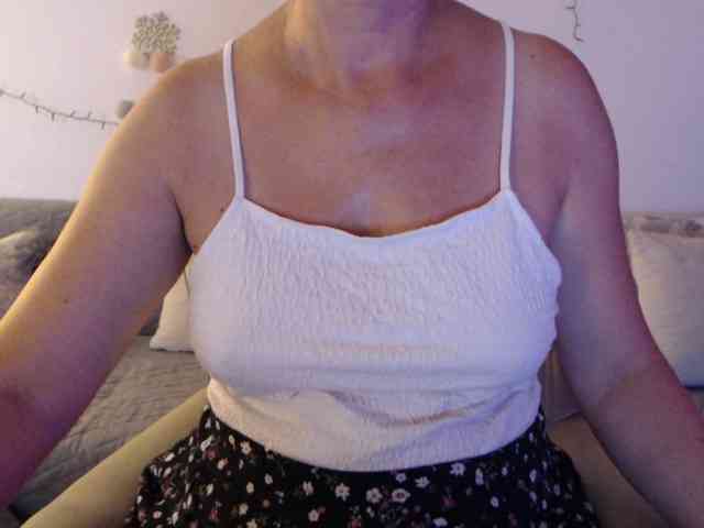 goodSnowQueen webcam
