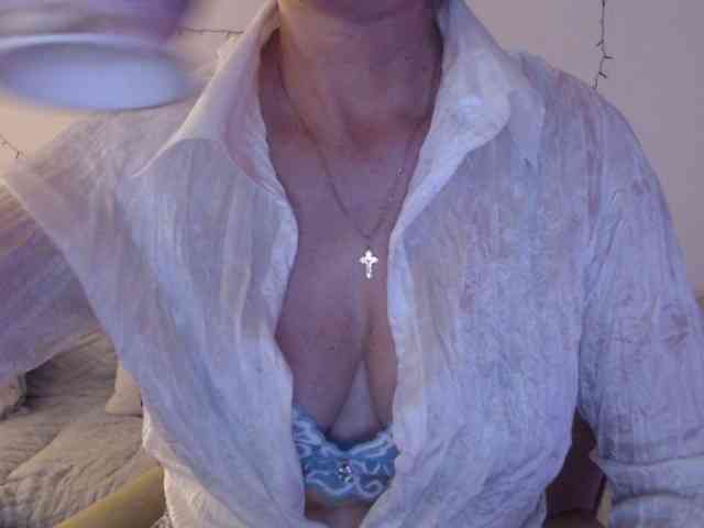 goodSnowQueen webcam