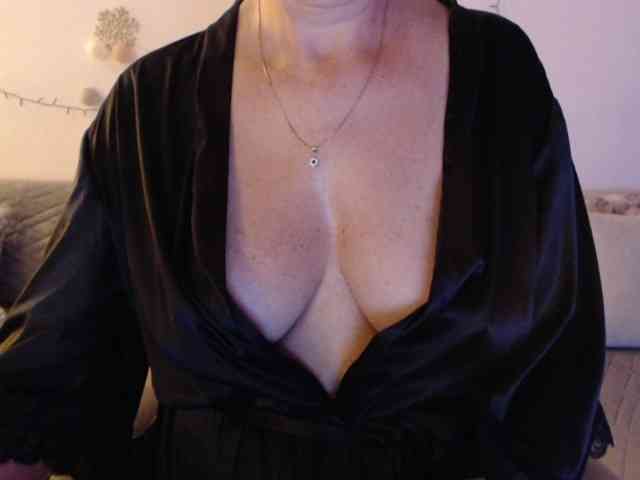goodSnowQueen webcam