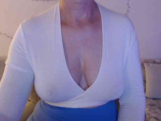 goodSnowQueen webcam