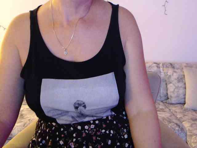 goodSnowQueen webcam