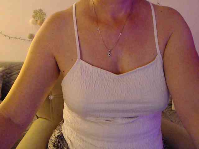 goodSnowQueen webcam