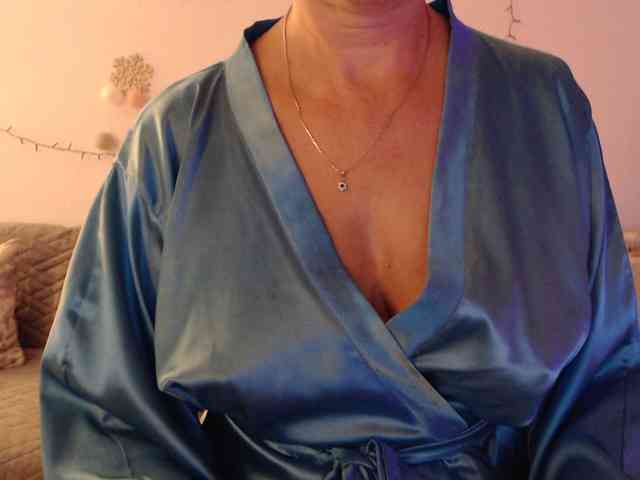 goodSnowQueen webcam
