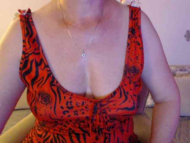 goodSnowQueen webcam