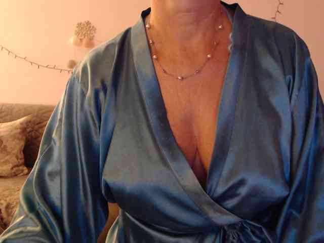 goodSnowQueen webcam
