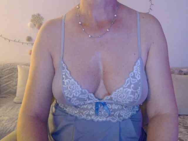 goodSnowQueen webcam