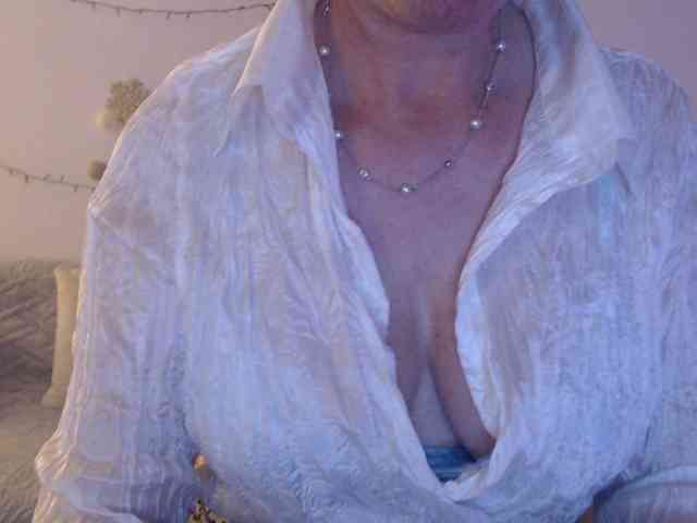 goodSnowQueen webcam