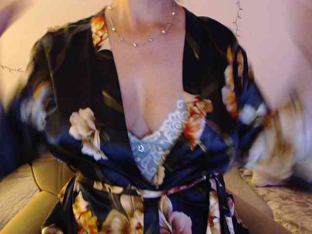 goodSnowQueen webcam