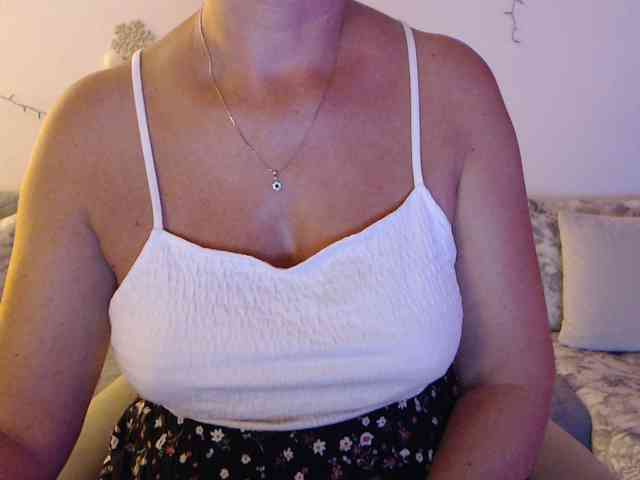 goodSnowQueen webcam