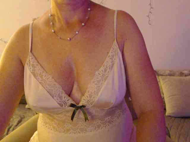 goodSnowQueen webcam