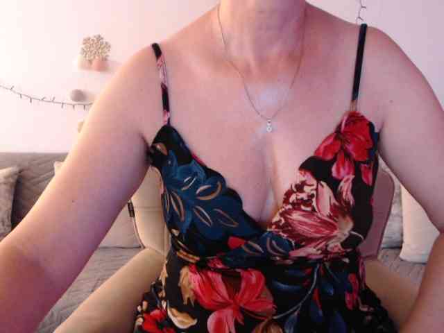 goodSnowQueen webcam