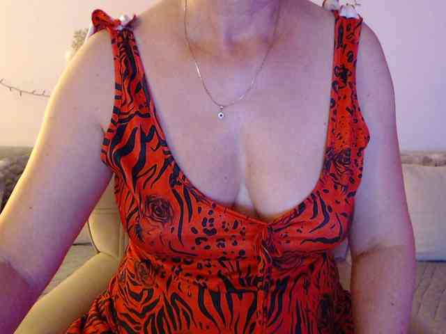 goodSnowQueen webcam