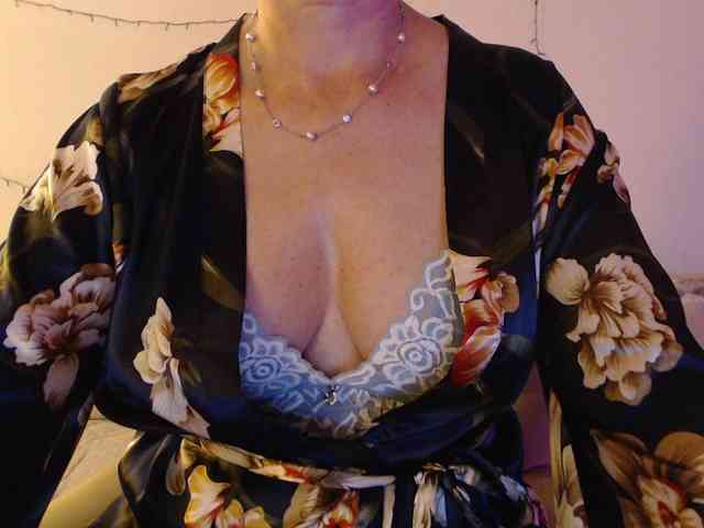 goodSnowQueen webcam
