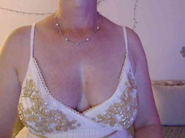 goodSnowQueen webcam
