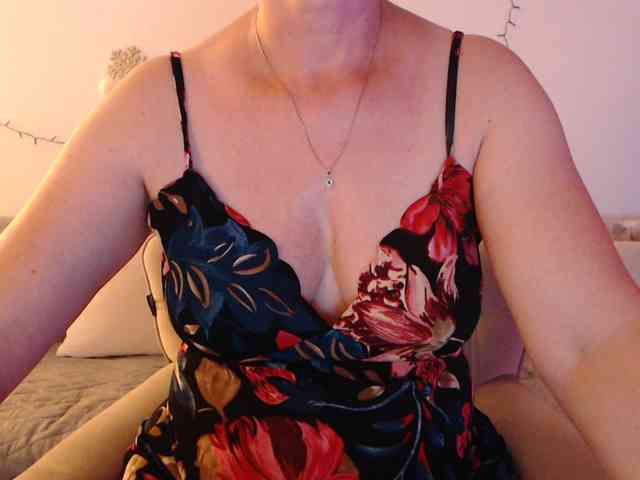 goodSnowQueen webcam