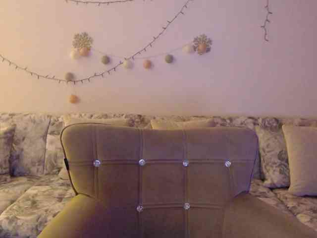 goodSnowQueen webcam