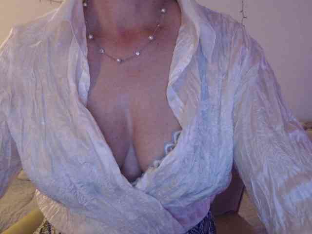 goodSnowQueen webcam