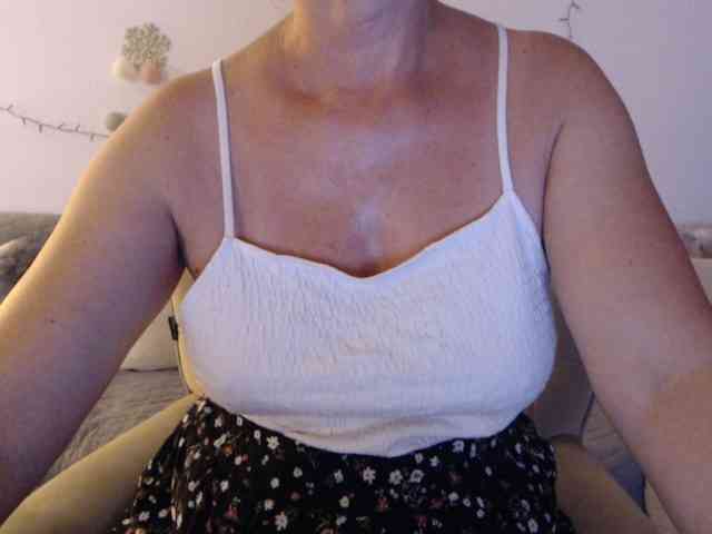 goodSnowQueen webcam