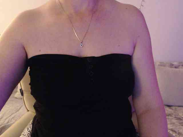 goodSnowQueen webcam