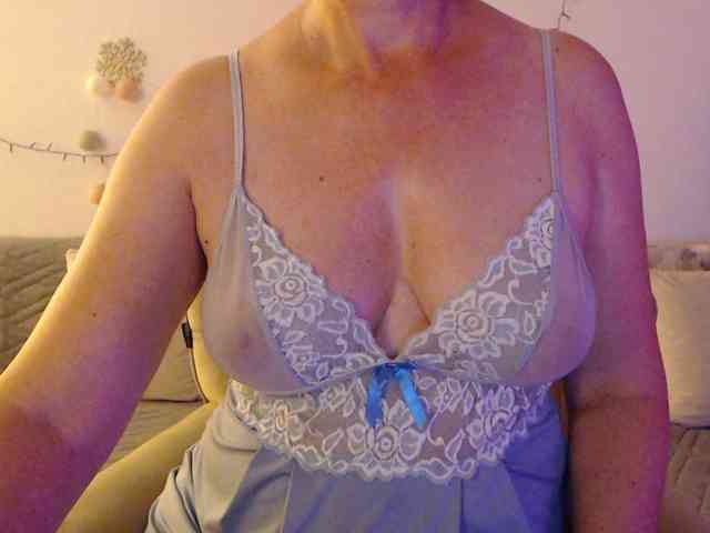 goodSnowQueen webcam