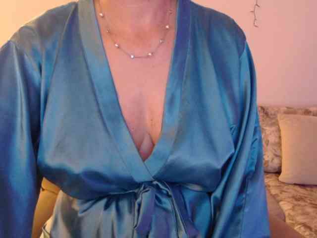 goodSnowQueen webcam