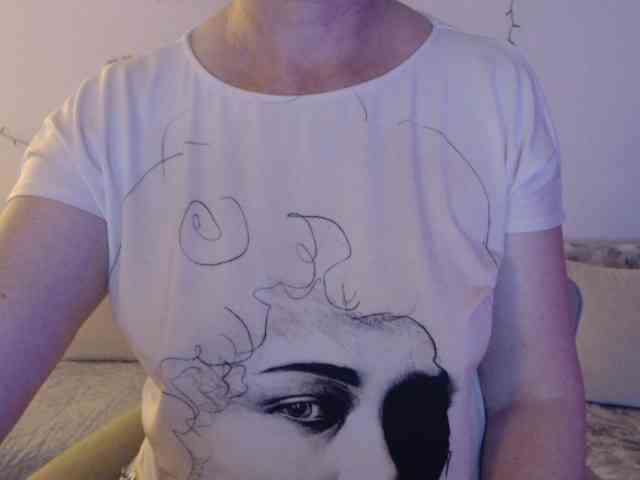 goodSnowQueen webcam