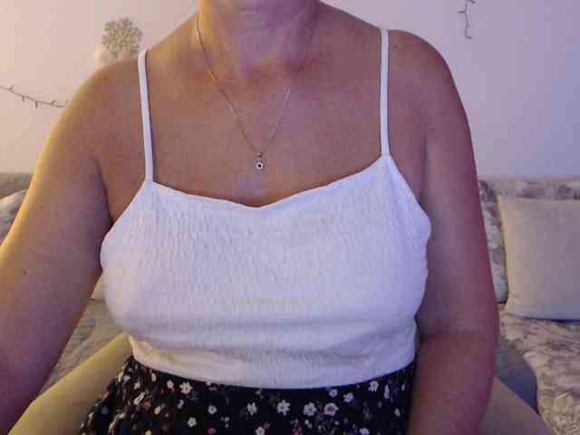 goodSnowQueen webcam