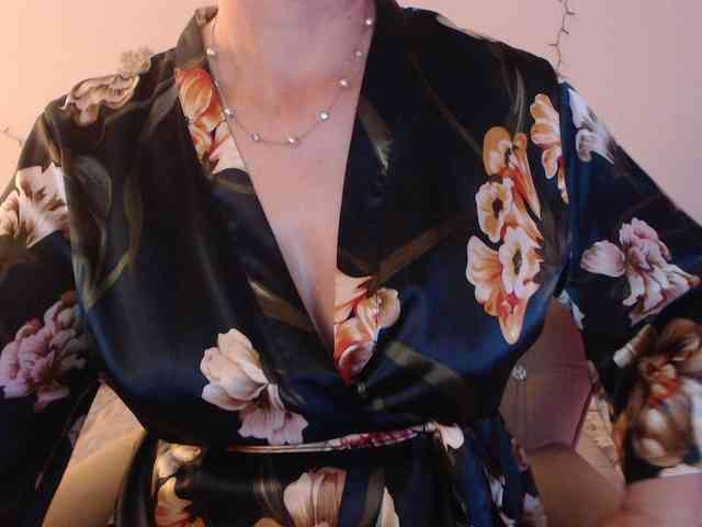 goodSnowQueen webcam