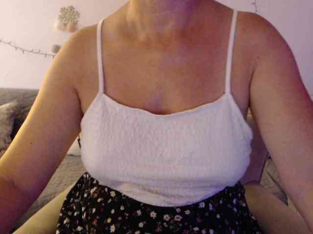 goodSnowQueen webcam