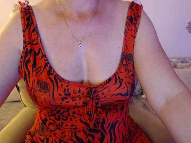 goodSnowQueen webcam