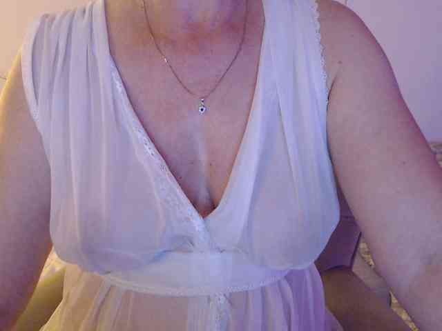 goodSnowQueen webcam