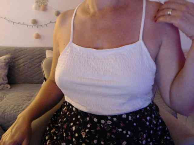 goodSnowQueen webcam