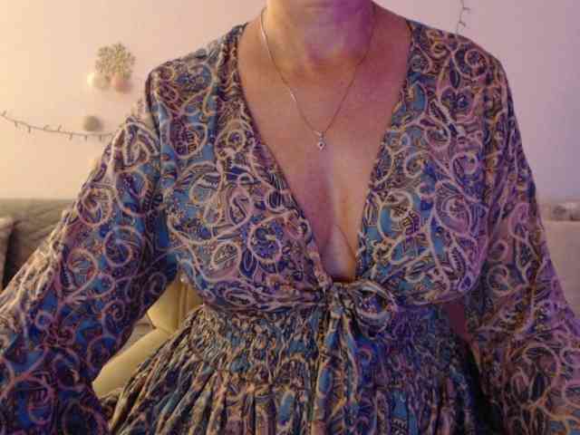goodSnowQueen webcam