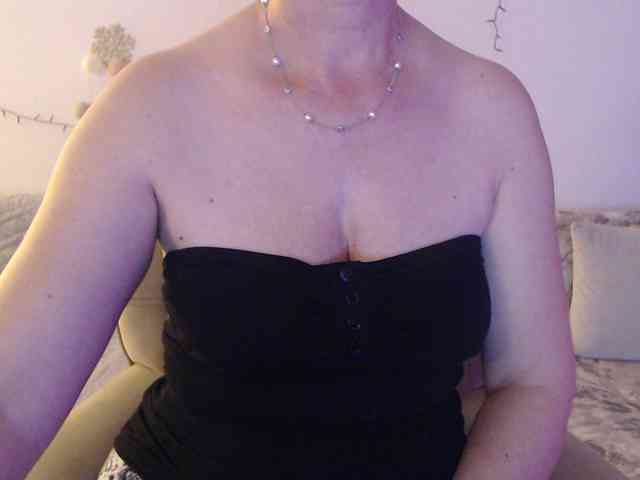 goodSnowQueen webcam